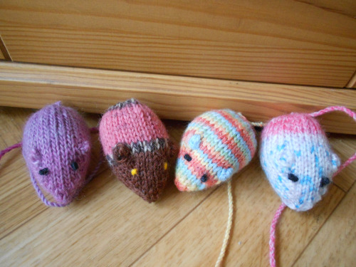 Knitting Cat Toys 36