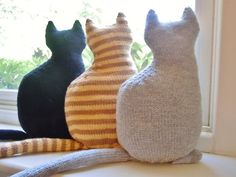knit cat decoration